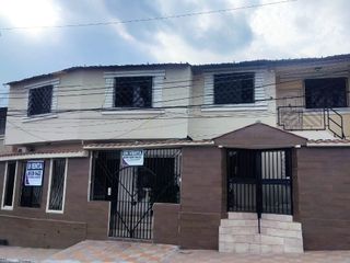 Foto 15 de Venta Casa Rentera 3 departamentos La Alborada Guayaquil