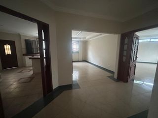 Foto 21 de Garzota, Venta de Linda Casa rentera 7 dormitorios separada en 2 departamentos con Jacuzzi