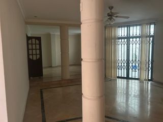 Foto 2 de Garzota, Venta de Linda Casa rentera 7 dormitorios separada en 2 departamentos con Jacuzzi