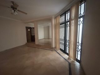 Foto 4 de Garzota, Venta de Linda Casa rentera 7 dormitorios separada en 2 departamentos con Jacuzzi
