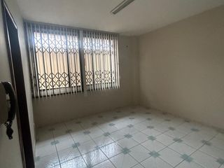 Foto 9 de Garzota, Venta de Linda Casa rentera 7 dormitorios separada en 2 departamentos con Jacuzzi