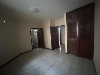 Foto 15 de Garzota, Venta de Linda Casa rentera 7 dormitorios separada en 2 departamentos con Jacuzzi