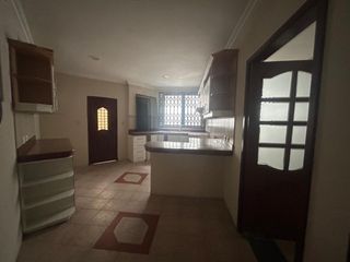 Foto 25 de Garzota, Venta de Linda Casa rentera 7 dormitorios separada en 2 departamentos con Jacuzzi