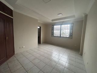 Foto 27 de Garzota, Venta de Linda Casa rentera 7 dormitorios separada en 2 departamentos con Jacuzzi