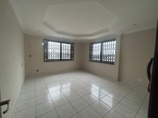 Foto 31 de Garzota, Venta de Linda Casa rentera 7 dormitorios separada en 2 departamentos con Jacuzzi
