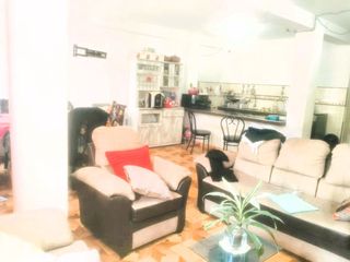 Foto 3 de VENDO CASA CERCA A LA AV. VICTOR MALASQUEZ DE MANCHAY - PACHACAMAC