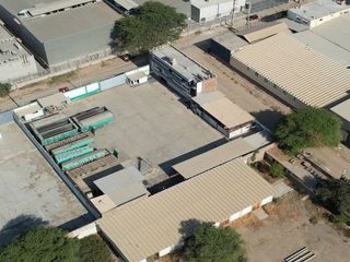 Foto 1 de VENDO LOCAL COMERCIAL EN ZONA INDUSTRIAL AL COSTADO DEL REAL PLAZA