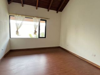 Foto 10 de RENTO CASA CON AMPLIO JARDIN EN JACARANDA