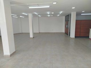 Foto 2 de En Renta Local Comercial  Al ingreso de la urbanización el Condado