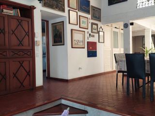 Foto 1 de Venta Kennedy Nueva, casa con 5 dormitorios, tres en planta baja, dos salas, parqueo