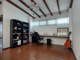 Foto 8 de Venta Kennedy Nueva, casa con 5 dormitorios, tres en planta baja, dos salas, parqueo