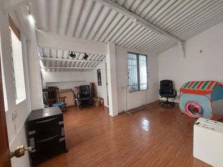 Foto 14 de Venta Kennedy Nueva, casa con 5 dormitorios, tres en planta baja, dos salas, parqueo