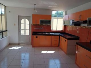 Foto 5 de AMPLIA CASA EN VENTA O ALQUILER LOMA BLANCA - PIURA