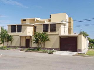Foto 1 de AMPLIA CASA EN VENTA LOMA BLANCA - PIURA