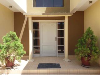 Foto 2 de AMPLIA CASA EN VENTA LOMA BLANCA - PIURA