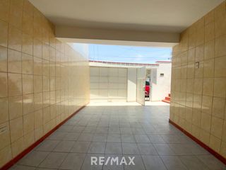 Foto 13 de Venta De Hermosa Casa De 3 Pisos Ubicada En La Mejor Zona Del Rimac, En La Av La Capilla.