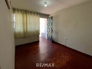 Foto 23 de Venta De Hermosa Casa De 3 Pisos Ubicada En La Mejor Zona Del Rimac, En La Av La Capilla.