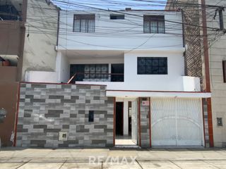 Foto 24 de Venta De Hermosa Casa De 3 Pisos Ubicada En La Mejor Zona Del Rimac, En La Av La Capilla.