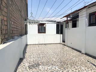 Foto 35 de Venta De Hermosa Casa De 3 Pisos Ubicada En La Mejor Zona Del Rimac, En La Av La Capilla.