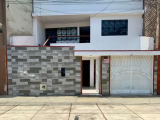 Foto 37 de Venta De Hermosa Casa De 3 Pisos Ubicada En La Mejor Zona Del Rimac, En La Av La Capilla.