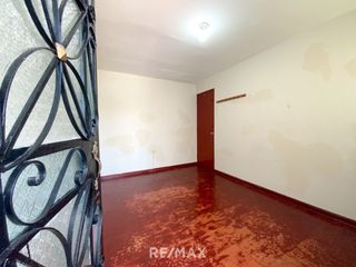 Foto 42 de Venta De Hermosa Casa De 3 Pisos Ubicada En La Mejor Zona Del Rimac, En La Av La Capilla.
