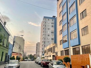 Foto 4 de VENTA DE CASA COMO TERRENO EN LA INMEJORABLE ZONA DE BREÑA