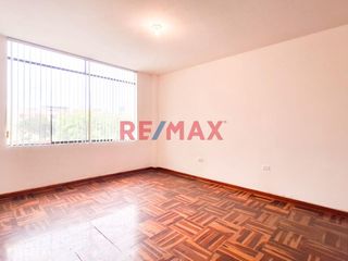 Foto 3 de Departamento En Av. Precursores Frente A Áreas Verdes