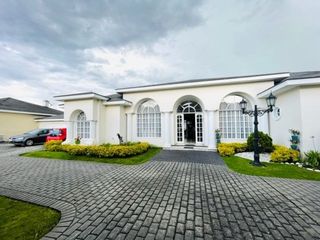 Foto 1 de VENDO CASA SAN JOSE DE BAVARIA 250 M2 - LOTE 418 M2