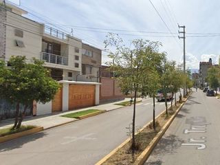 Foto 3 de OCASION AMPLIA CASA EN HUANCAYO - JR. TRUJILLO