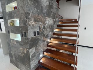 Foto 6 de AMPLIA CASA DE CINCO DORMITORIOS EN VENTA, Sector Sudamericano Ricaurte C1432