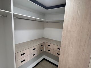 Foto 16 de AMPLIA CASA DE CINCO DORMITORIOS EN VENTA, Sector Sudamericano Ricaurte C1432