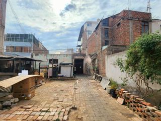 Foto 1 de AMPLIO TERRENO EN VENTA- MIRAFLORES ZONA BAJA