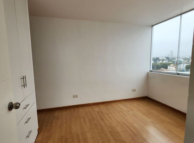 Apartamento En Venta En Santiago De Surco Properati