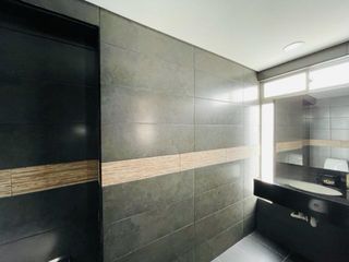 Foto 5 de ESPECTACULAR CASA COMERCIAL EN PONTEVEDRA