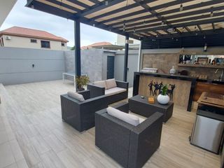 Foto 6 de Via La Costa, Renta de Hermosa Casa 3 Dorm. en Urbanización Privada