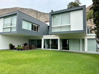 Foto 7 de Venta espectacular residencia Urb. La Planicie 1ra etapa, La Molina. Vista al golf
