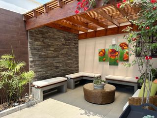 Foto 10 de Venta moderna casa Urb. Sol de la Molina, La Molina