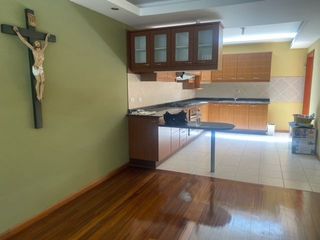 Foto 2 de Casa en renta 4 dormitorios en Urbanización Santa Lucia Norte de Quito