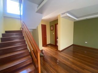 Foto 15 de Casa en renta 4 dormitorios en Urbanización Santa Lucia Norte de Quito
