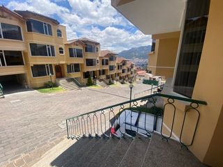 Foto 20 de Casa en renta 4 dormitorios en Urbanización Santa Lucia Norte de Quito