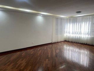 Foto 25 de Casa en renta 4 dormitorios en Urbanización Santa Lucia Norte de Quito