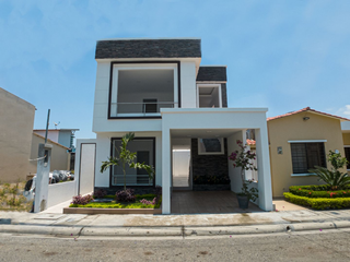Foto 1 de Casa en Venta en Samborondon Urb. San Antonio, Ecuador