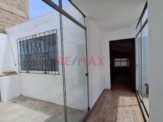 Foto 2 de Casa En Venta Av. Libertad Huanchaco Tradicional 4 Cuadras De La Playa 232.70M2-1115492