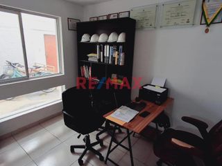 Foto 4 de ¡Amplia Casa Cerca A Av. La Marina Y Parque En San Miguel!