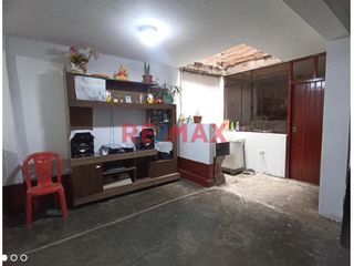 Foto 5 de 1118843 Casa En Angamos Con 2 Deparatmentos A 5 Cdras De La Av Néstor Gambeta Ventanilla