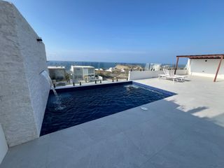 Foto 1 de Casa de venta frente al mar en Playa Alta - Manta