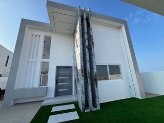 Foto 2 de Casa de venta frente al mar en Playa Alta - Manta