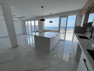 Foto 3 de Casa de venta frente al mar en Playa Alta - Manta