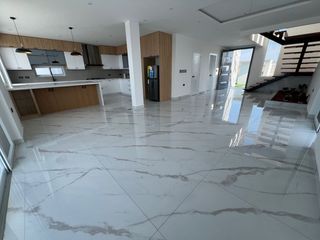 Foto 4 de Casa de venta frente al mar en Playa Alta - Manta