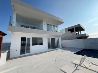 Foto 16 de Casa de venta frente al mar en Playa Alta - Manta